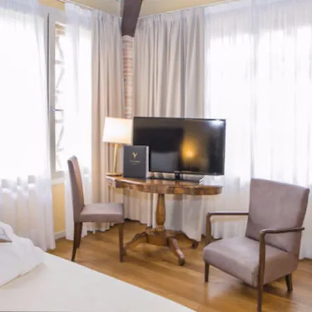 Le Ali Del Frassino Otel