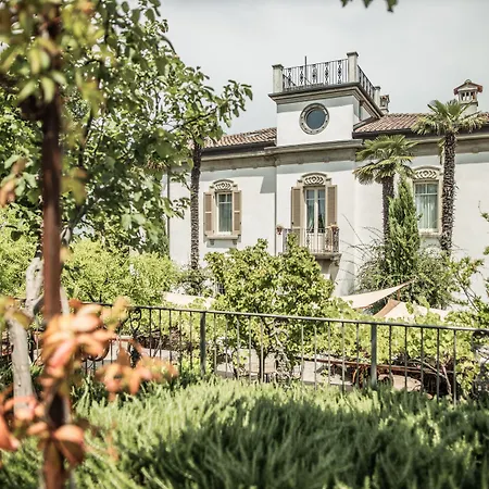 Le Ali Del Frassino 4*